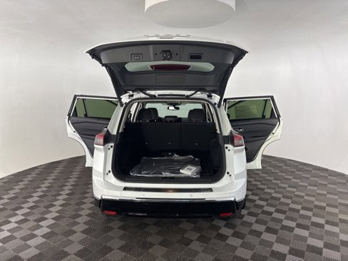 New 2026 Nissan Rogue Platinum image 15