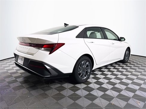 Used 2024 Hyundai Elantra SEL image 7