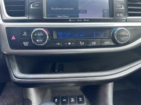 Used 2019 Toyota Highlander SE image 20