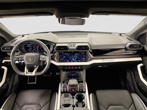 Used 2025 Lamborghini Urus SE image 9