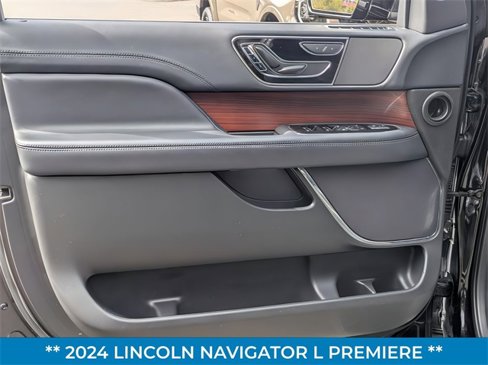 Certified 2024 Lincoln Navigator L 4WD image 11