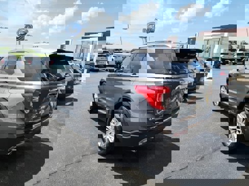 Certified 2022 Ford Explorer Limited w/ Equipment Group 301A image 4