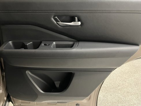Used 2024 Nissan Pathfinder Platinum image 53
