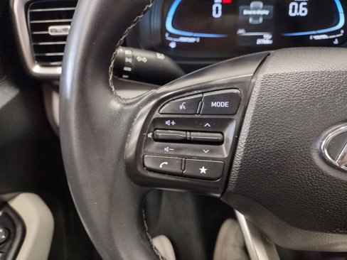 Used 2023 Hyundai Venue SEL image 21