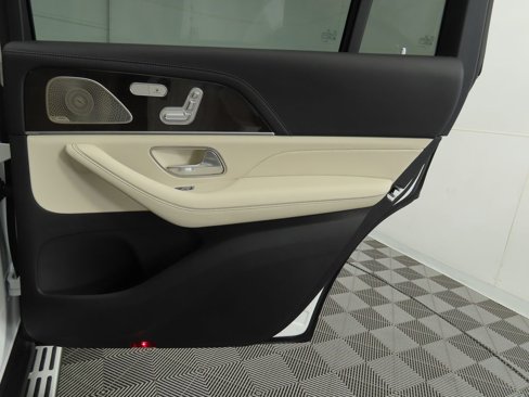 New 2026 Mercedes-Benz GLS 580 4MATIC image 29