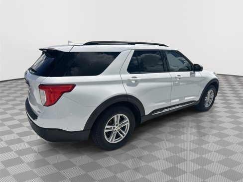 Used 2020 Ford Explorer XLT image 4