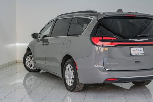 Used 2022 Chrysler Pacifica Touring-L image 47