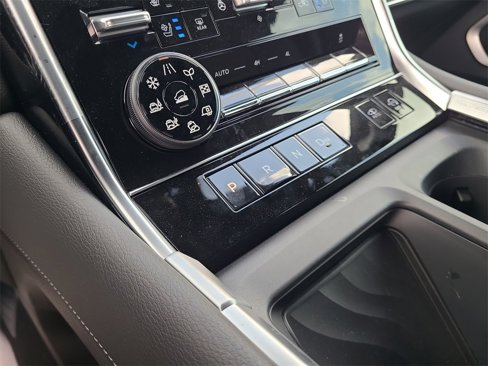 New 2025 Nissan Armada Platinum Reserve image 16