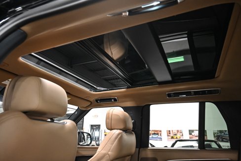 Used 2023 Land Rover Range Rover SE image 15
