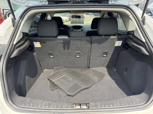 Used 2017 Ford Focus SE w/ Interior Protection Package image 5