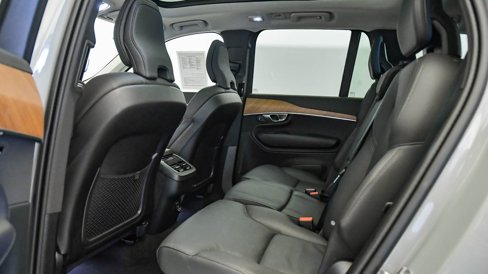 Certified 2025 Volvo XC90 B6 Plus image 23