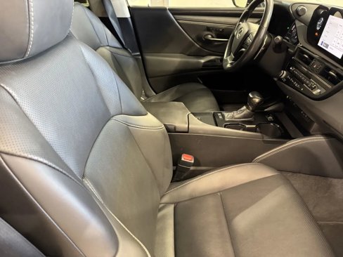 Used 2023 Lexus ES 300h w/ Premium Package image 6