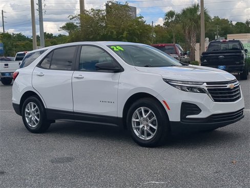 Used 2024 Chevrolet Equinox LS w/ LS Convenience Package image 2