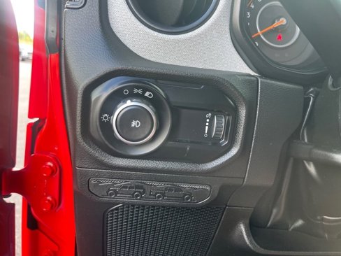 Used 2025 Jeep Wrangler Sport image 31