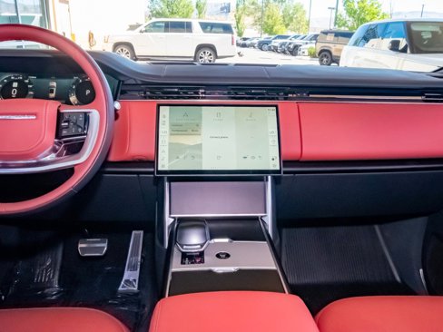 Used 2025 Land Rover Range Rover SV image 23