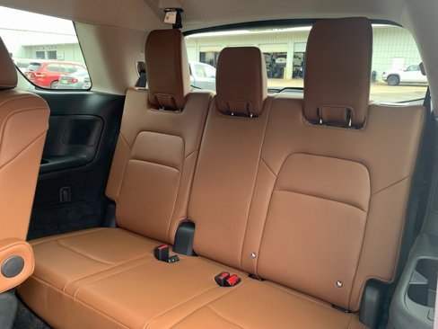 Used 2024 Nissan Pathfinder Platinum image 29
