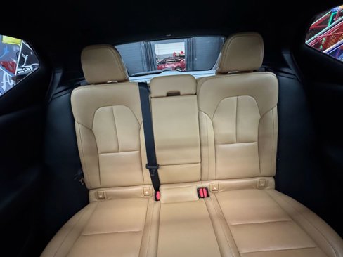 Used 2019 Volvo XC40 T5 Momentum image 34