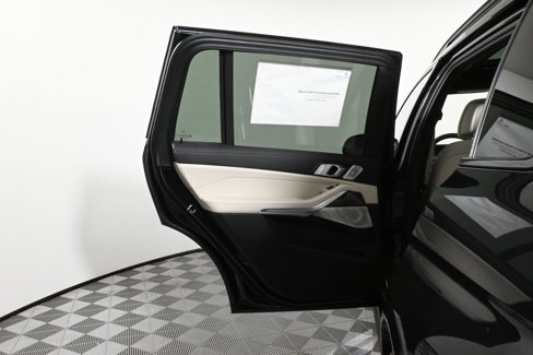 New 2026 BMW X7 M60i image 32