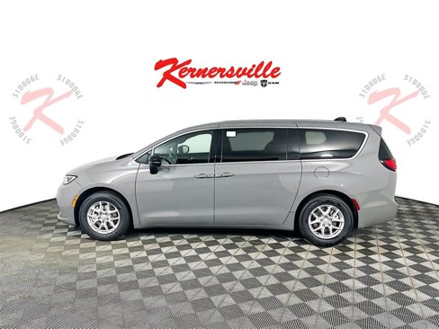 New 2025 Chrysler Pacifica Select image 4