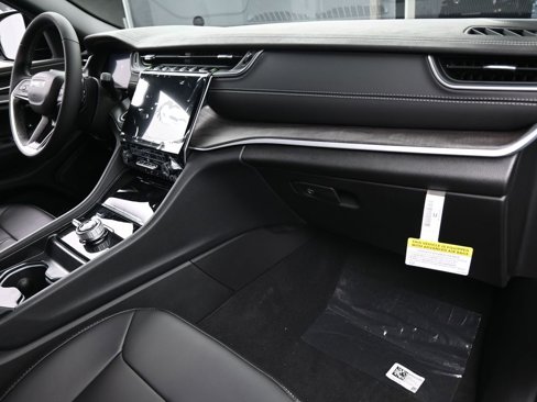New 2025 Jeep Grand Cherokee L Limited w/ Black Appearance Package image 42