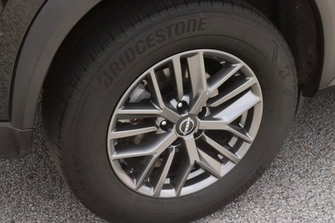 Used 2024 Nissan Rogue S image 8