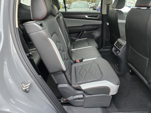 New 2025 Volkswagen Atlas Peak Edition SE image 12