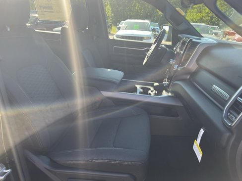 New 2026 RAM 1500 4x4 Crew Cab image 14