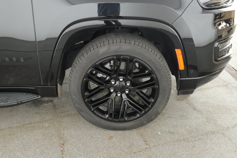 Used 2024 Jeep Wagoneer Series II image 6