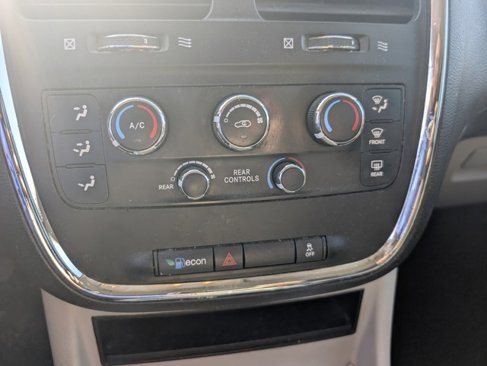 Used 2015 Dodge Grand Caravan SXT image 17
