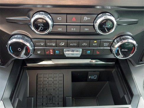 New 2025 Ford F250 Lariat w/ Black Appearance Package image 20