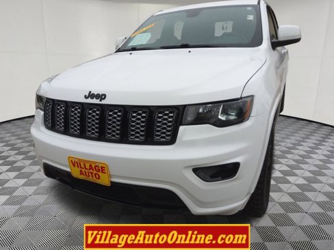Used 2020 Jeep Grand Cherokee Altitude image 17