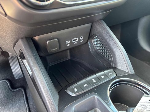 Used 2022 Chevrolet TrailBlazer LT w/ Sun and Liftgate Package image 23