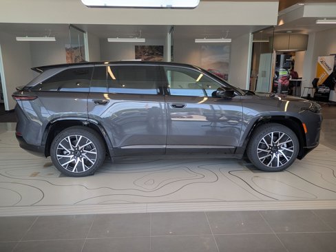 New 2025 Jeep Wagoneer Limited image 4