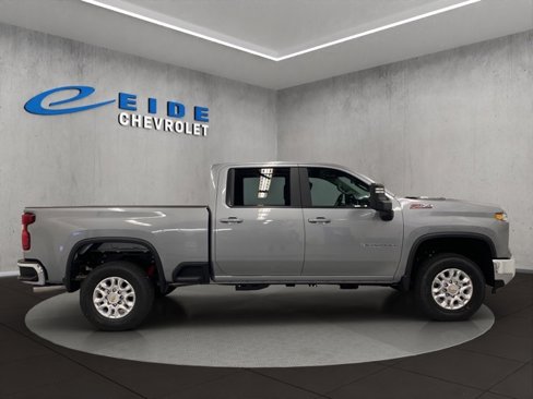 New 2026 Chevrolet Silverado 3500 LT image 2