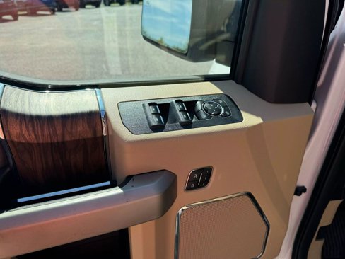 Used 2019 Ford F150 Lariat image 12