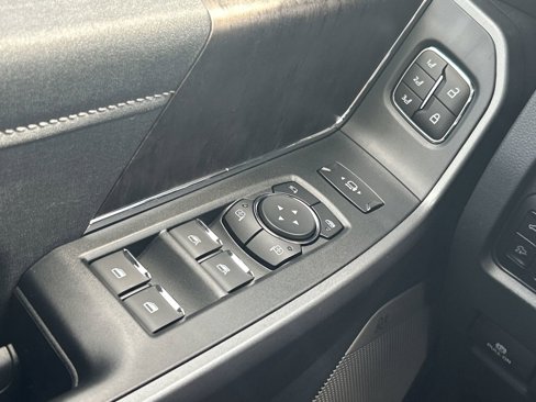 New 2025 Ford F250 Lariat w/ Black Appearance Package image 29