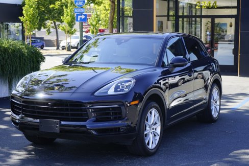 Used 2021 Porsche Cayenne w/ Premium Package image 3