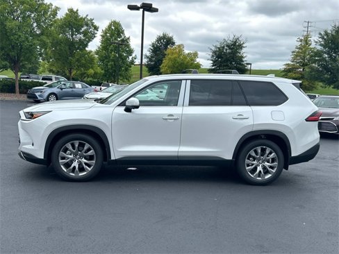 Used 2025 Toyota Grand Highlander FWD image 7