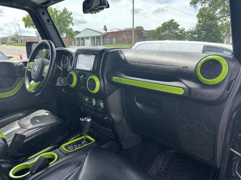 Used 2017 Jeep Wrangler Unlimited Sahara image 14