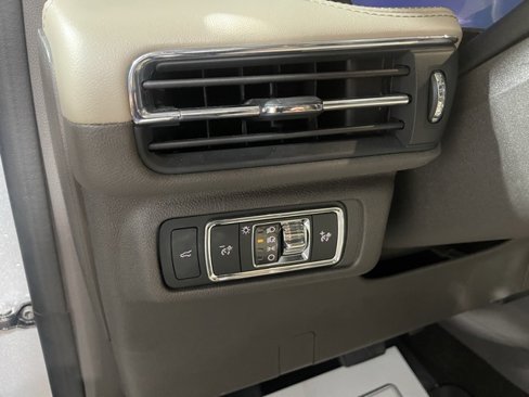 Used 2022 Lincoln Corsair Reserve image 12