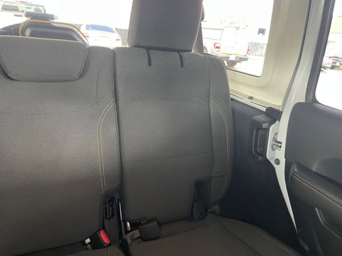 Used 2025 Jeep Wrangler Sahara image 36