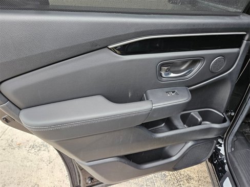 Used 2025 Honda Pilot EX-L image 13