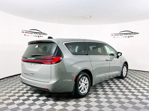 New 2025 Chrysler Pacifica Select image 8