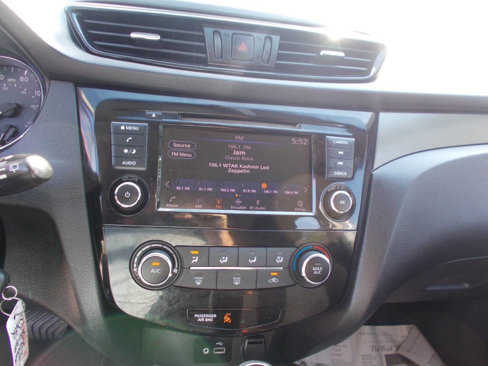 Used 2019 Nissan Rogue Sport S image 14