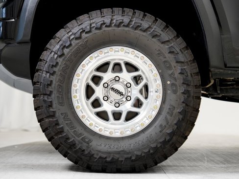 Used 2024 GMC Canyon AT4 w/ AT4 Premium Package image 29