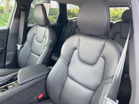 Certified 2025 Volvo XC60 B5 Ultra w/ Climate Package image 15