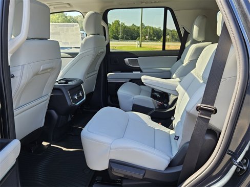 New 2025 Ford Expedition Platinum image 6