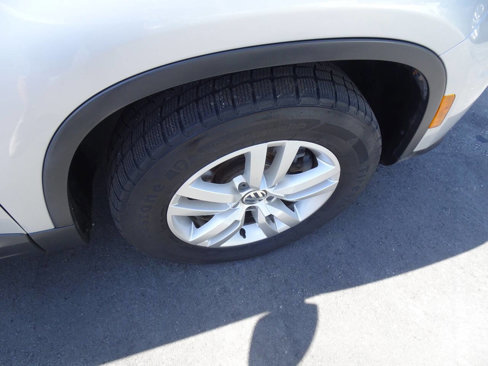 Used 2017 Volkswagen Tiguan S image 15