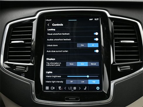 Used 2024 Volvo XC90 T8 Plus w/ Protection Package Premier image 17