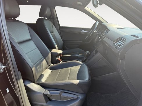 Used 2021 Volkswagen Tiguan SE R-Line image 12